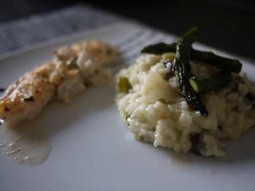 Risotto crémeux aux asperges vertes et filets de cabillaud au four