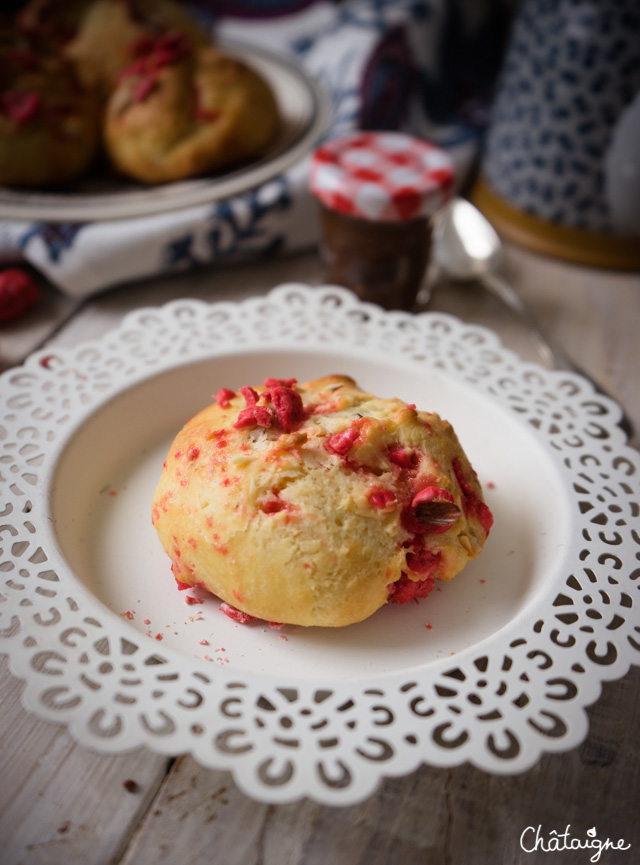 Brioches aux pralines roses