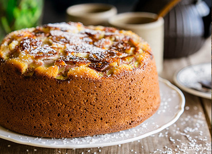 Gâteau au lait concentré, coco et bananes caramélisées