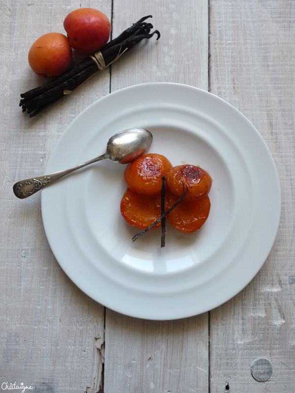 Abricots rôtis au miel de châtaignier et vanille de Madagascar