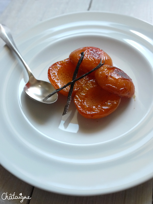 Abricots rôtis au miel de châtaignier et vanille de Madagascar