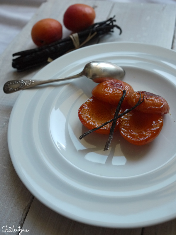 Abricots rôtis au miel de châtaignier et vanille de Madagascar