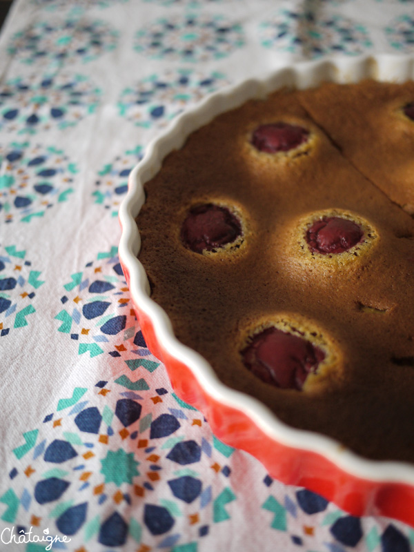 Gâteau aux prunes rouges et chocolat blanc