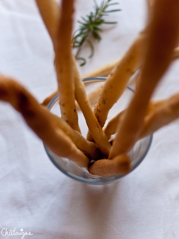 Gressins à l'huile d'olive, romarin et sésame