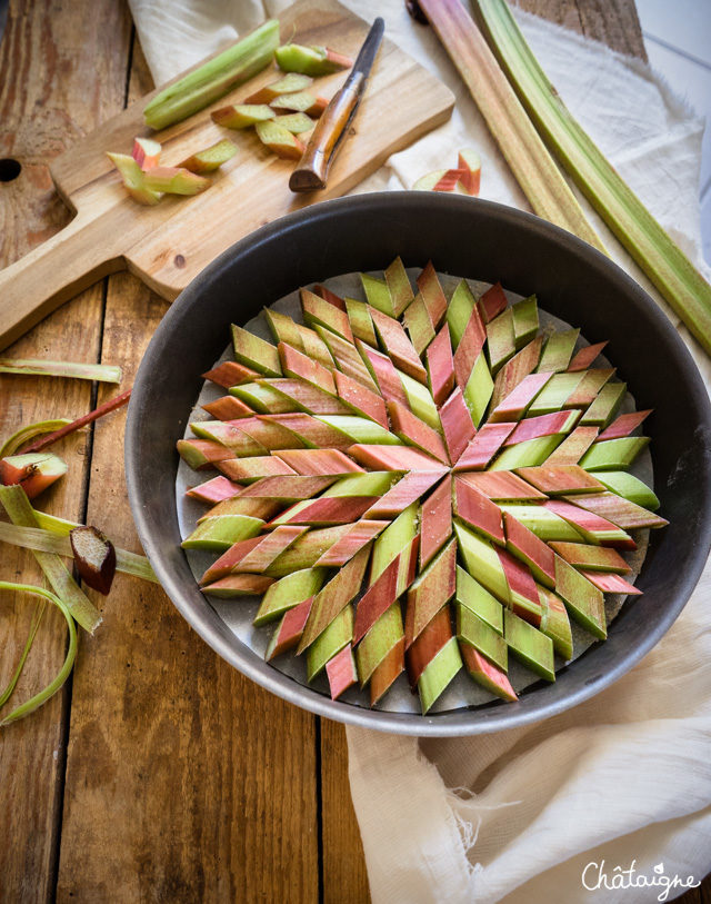 Gâteau tatin à la rhubarbe