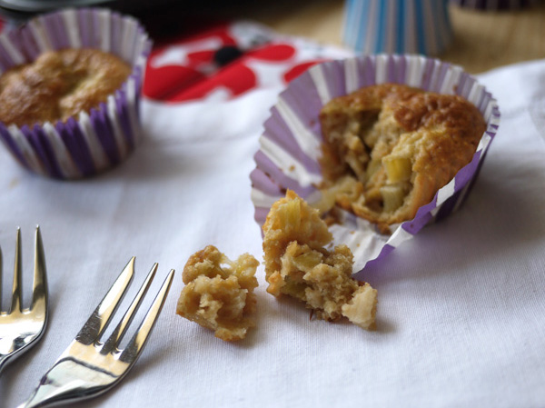 Muffins à la rhubarbe [+ plein de trucs dedans]