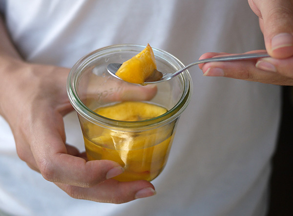 Nectarines au sirop de verveine + Biscuits vanillés