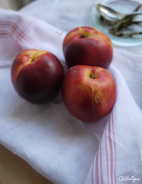 Nectarines au sirop de verveine