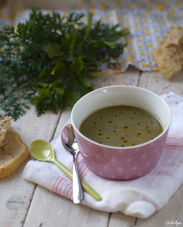 Soupe de fanes de carottes