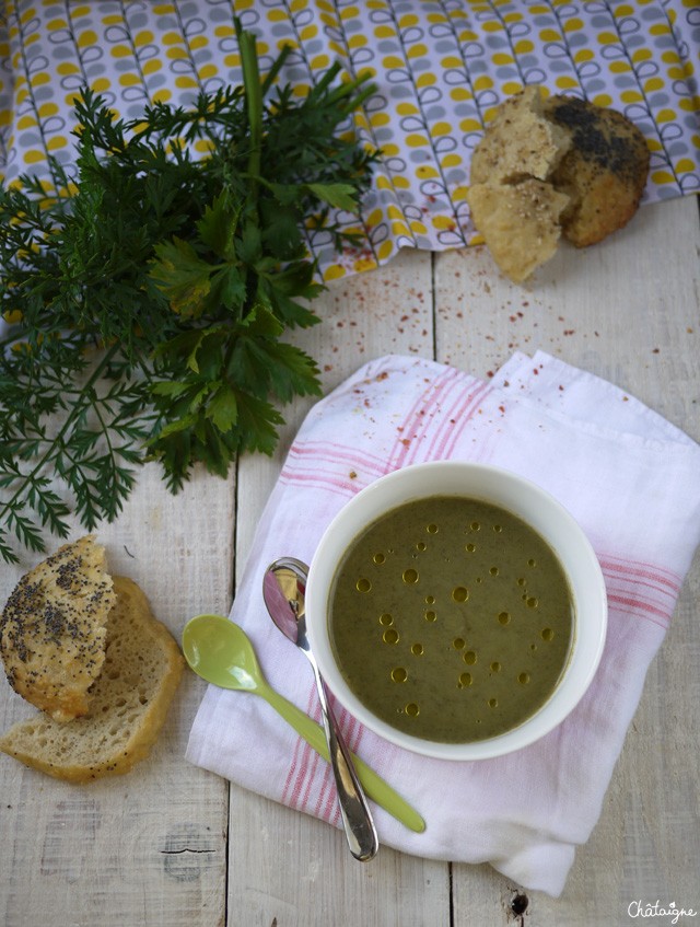 Soupe de fanes de carottes