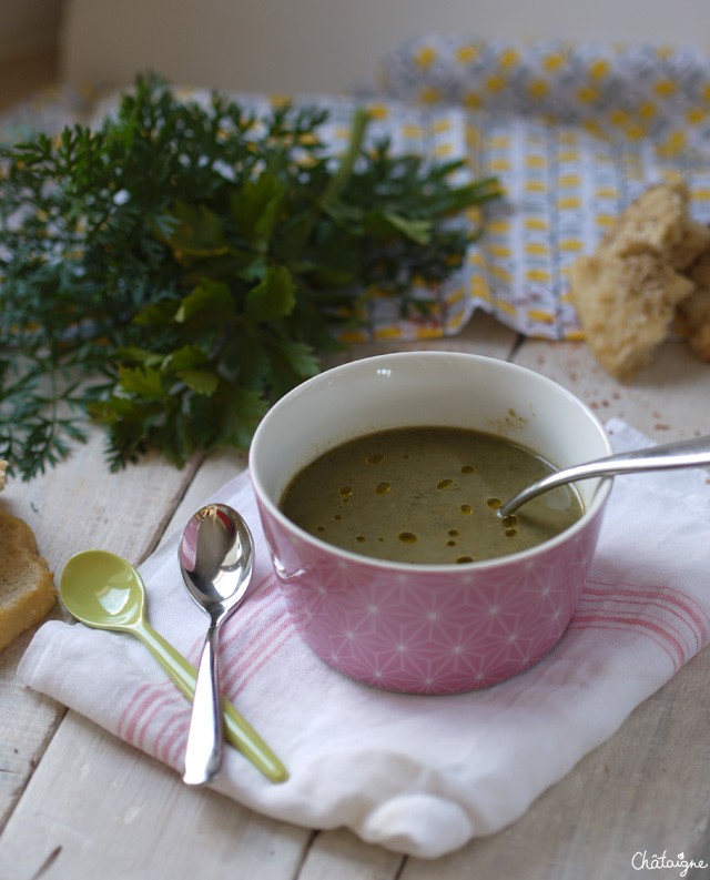 Soupe de fanes de carottes