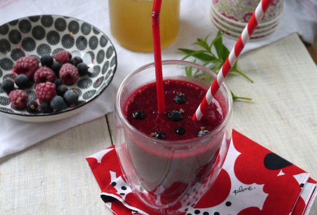 Smoothie cassis-framboise et sirop de rhubarbe