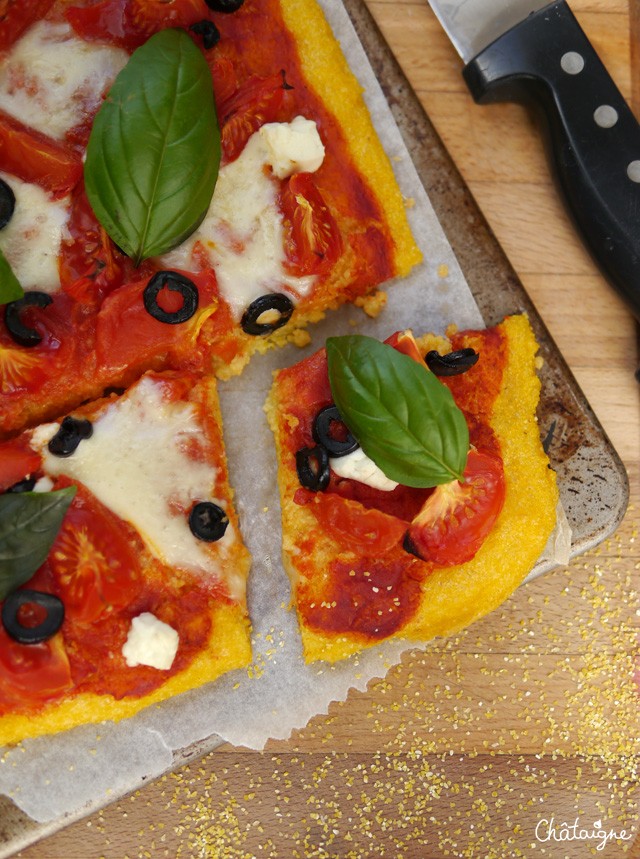 Pizza margherita a la polenta