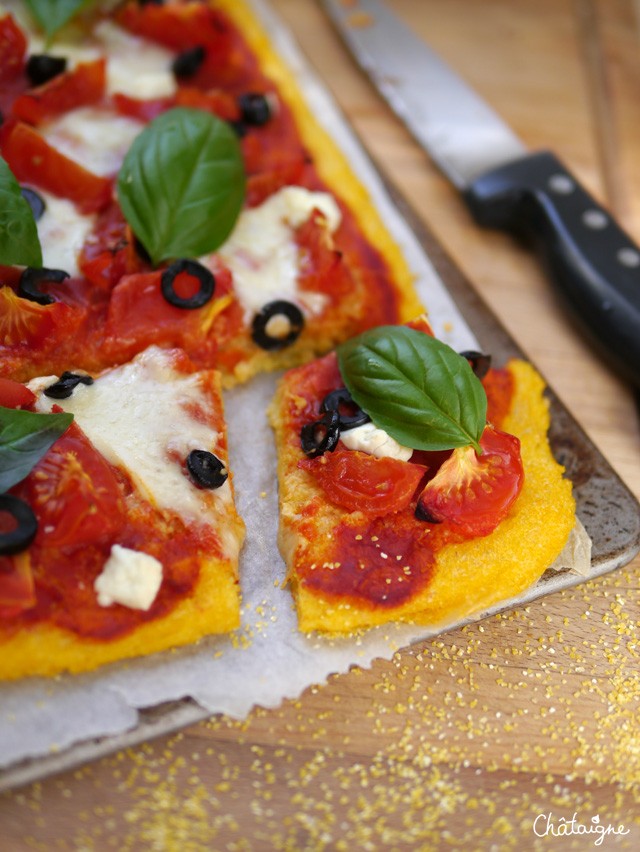 Pizza margherita a la polenta