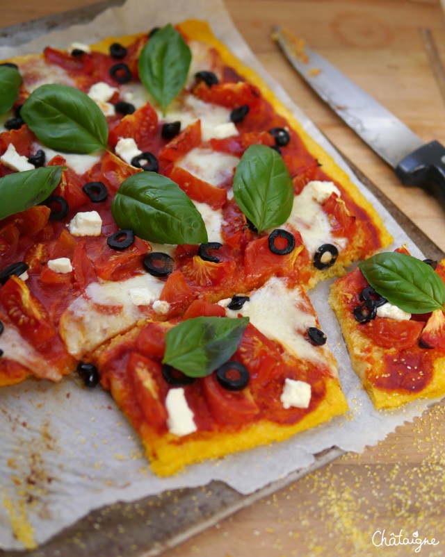 Pizza margherita a la polenta