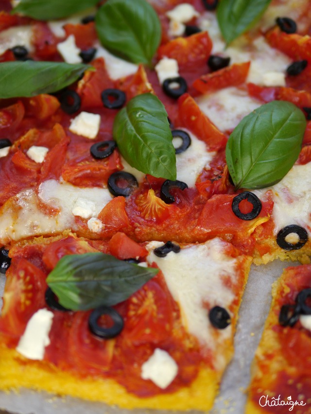 Pizza margherita a la polenta