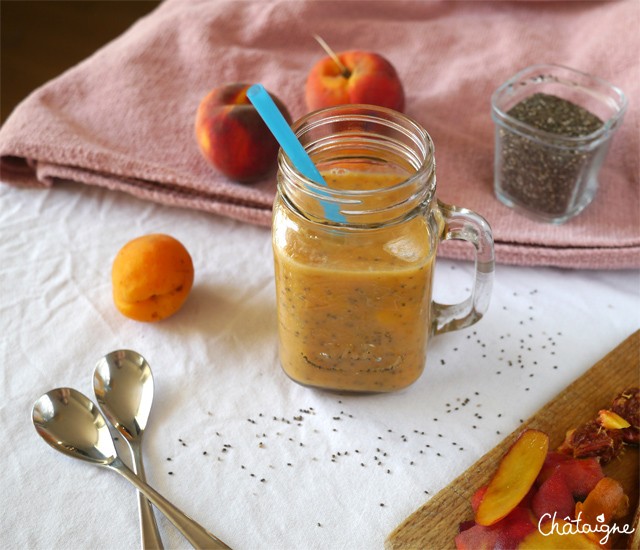 smoothie pêche-abricots et graines de chia