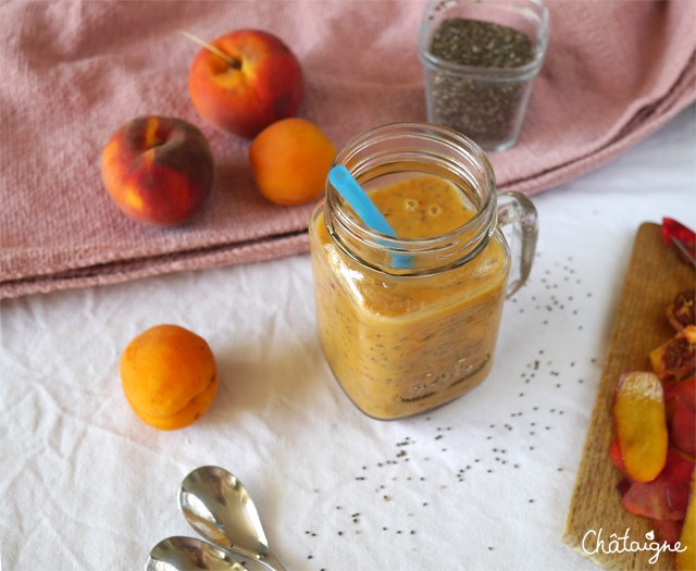 smoothie pêche-abricots et graines de chia