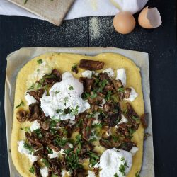 Tarte à la polenta et aux cèpes