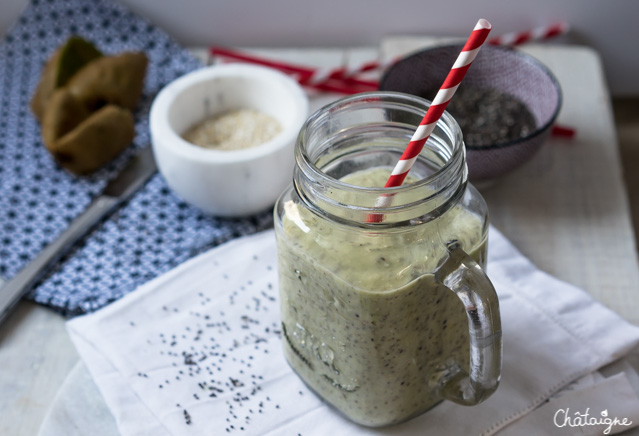 Smoothie kiwis, coco et graines de chia