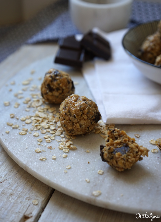 Boules d'énergie chocolat-cacahuètes