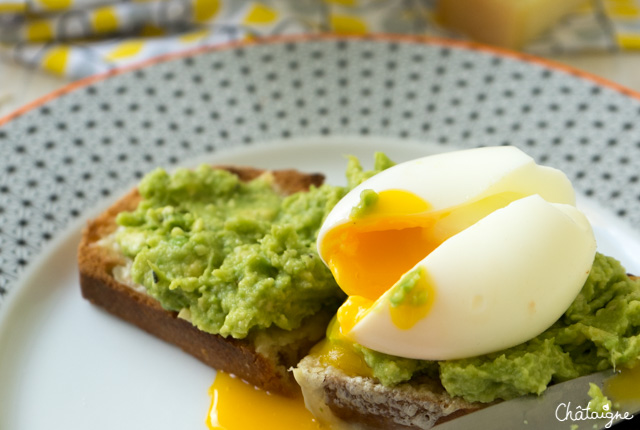 Tartines à l’avocat, Comté et œuf mollet