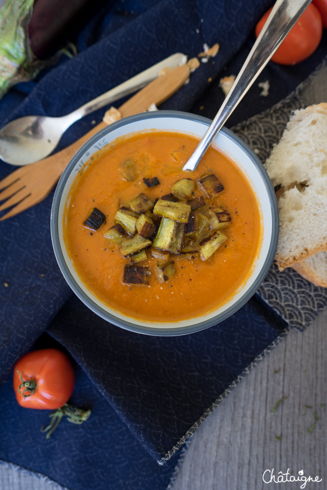 Soupe à l'aubergine et aux tomates