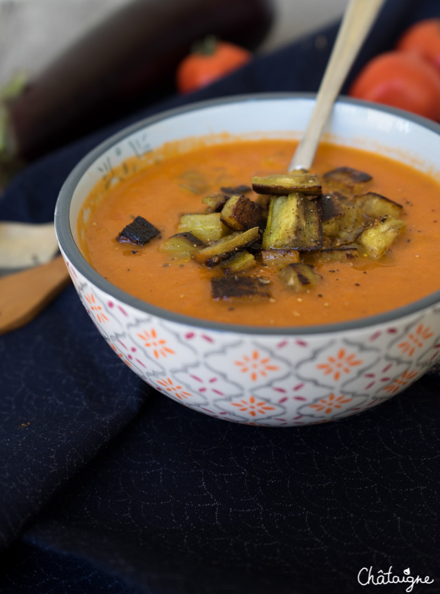 Soupe à l'aubergine et aux tomates