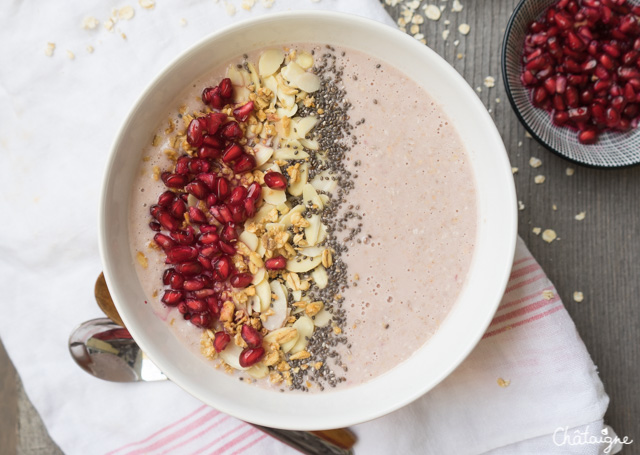 Smoothie bowl banane-grenade