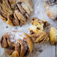 Kanelbullar {Petites Brioches à la cannelle}