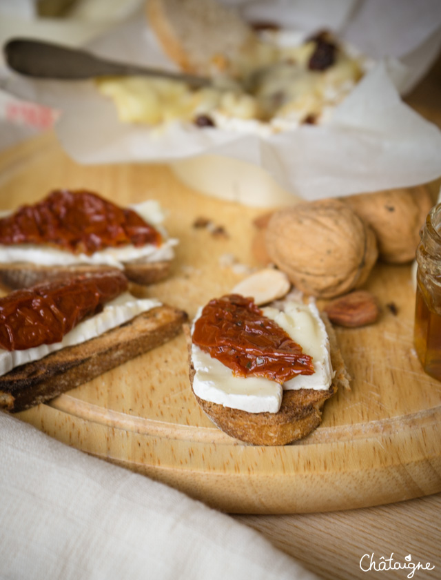 Camembert rôti aux fruits secs