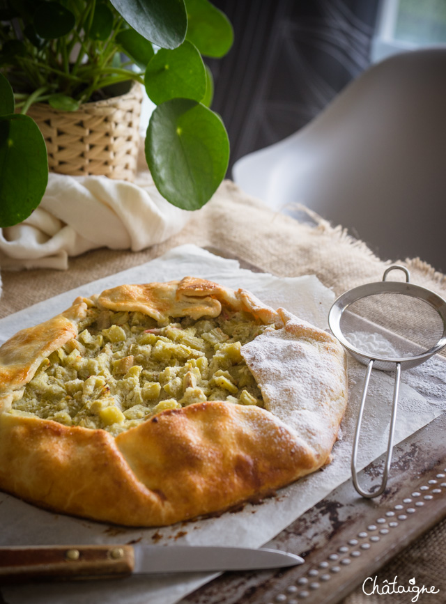 Tarte rustique à la rhubarbe