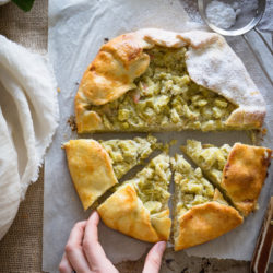 Tarte rustique rhubarbe-amande