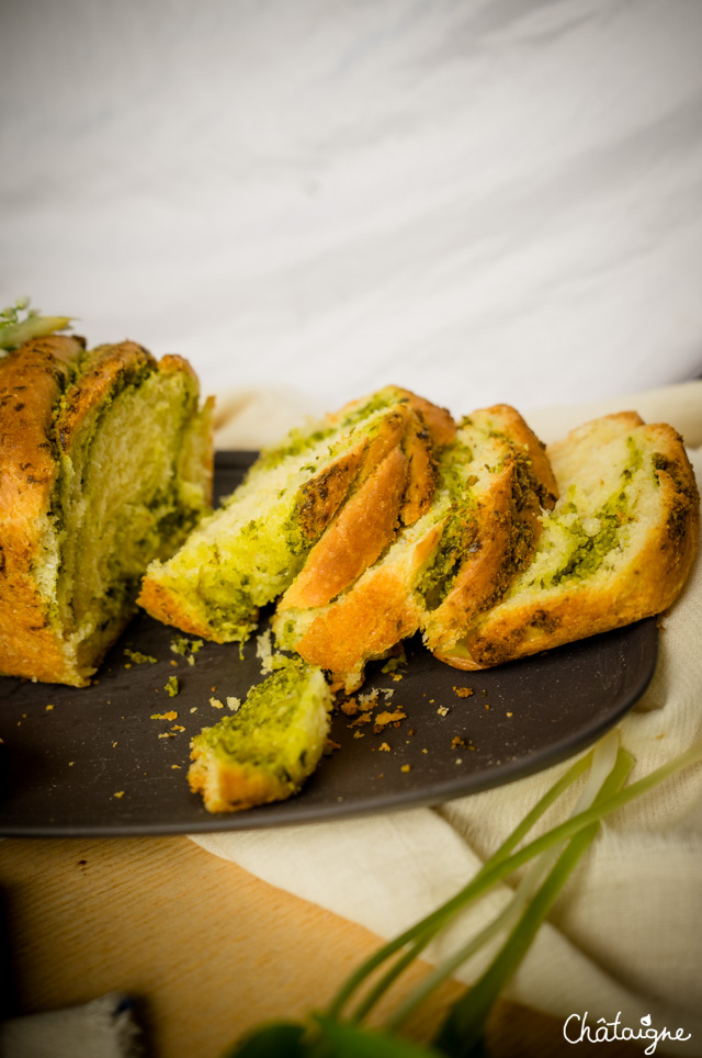 Brioche marbrée au pesto d'ail des ours