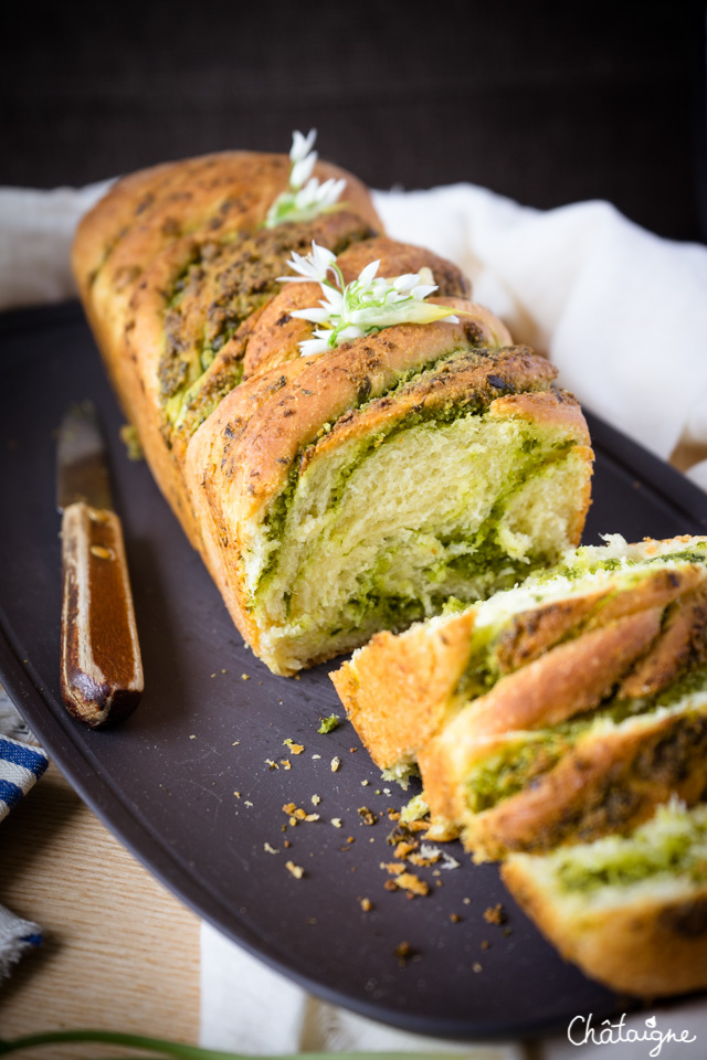 Brioche marbrée au pesto d'ail des ours