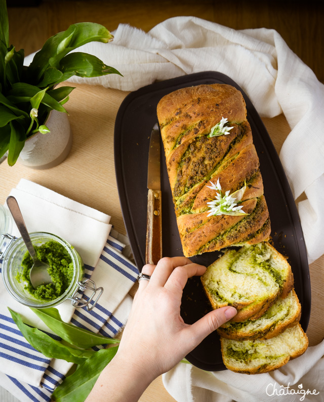 Brioche marbrée au pesto d'ail des ours