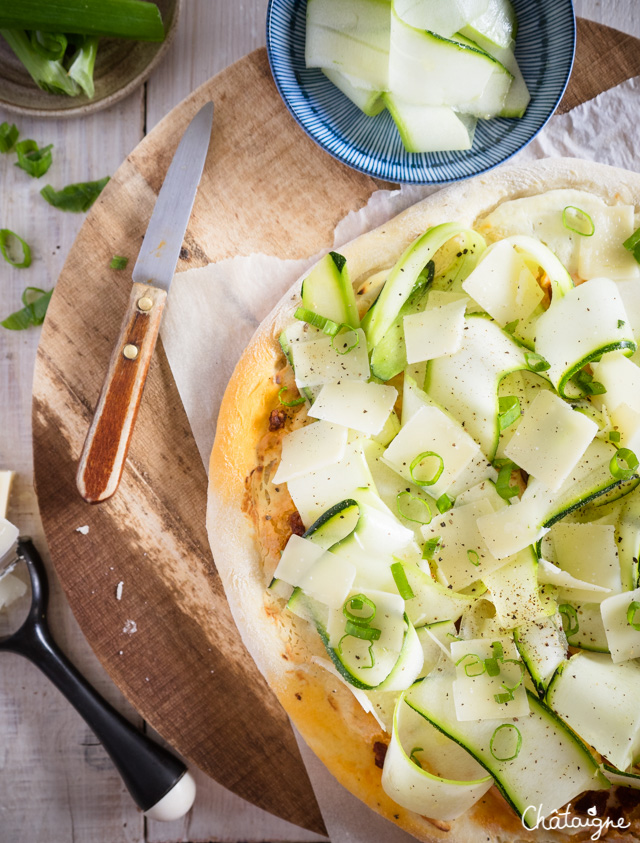 Pizza à la ricotta et aux courgettes