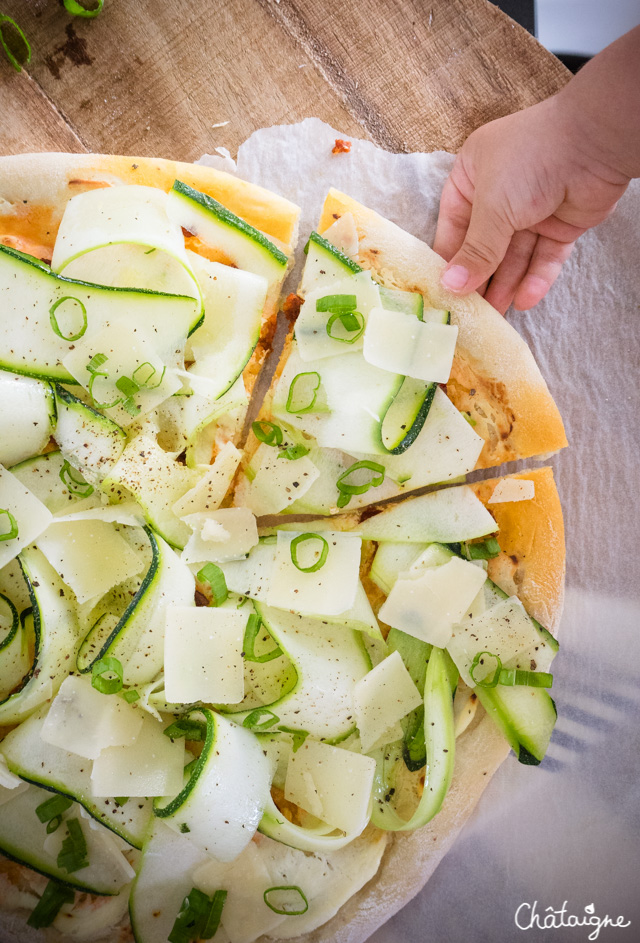 Pizza à la ricotta et aux courgettes