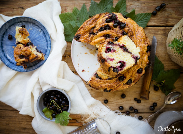 Brioche aux cassis et à la cannelle