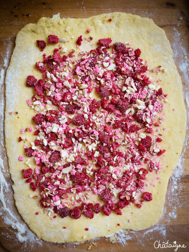 Brioche aux framboises et pralines roses façon Kringle