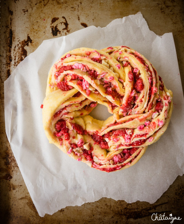 Brioche aux framboises et pralines roses façon Kringle