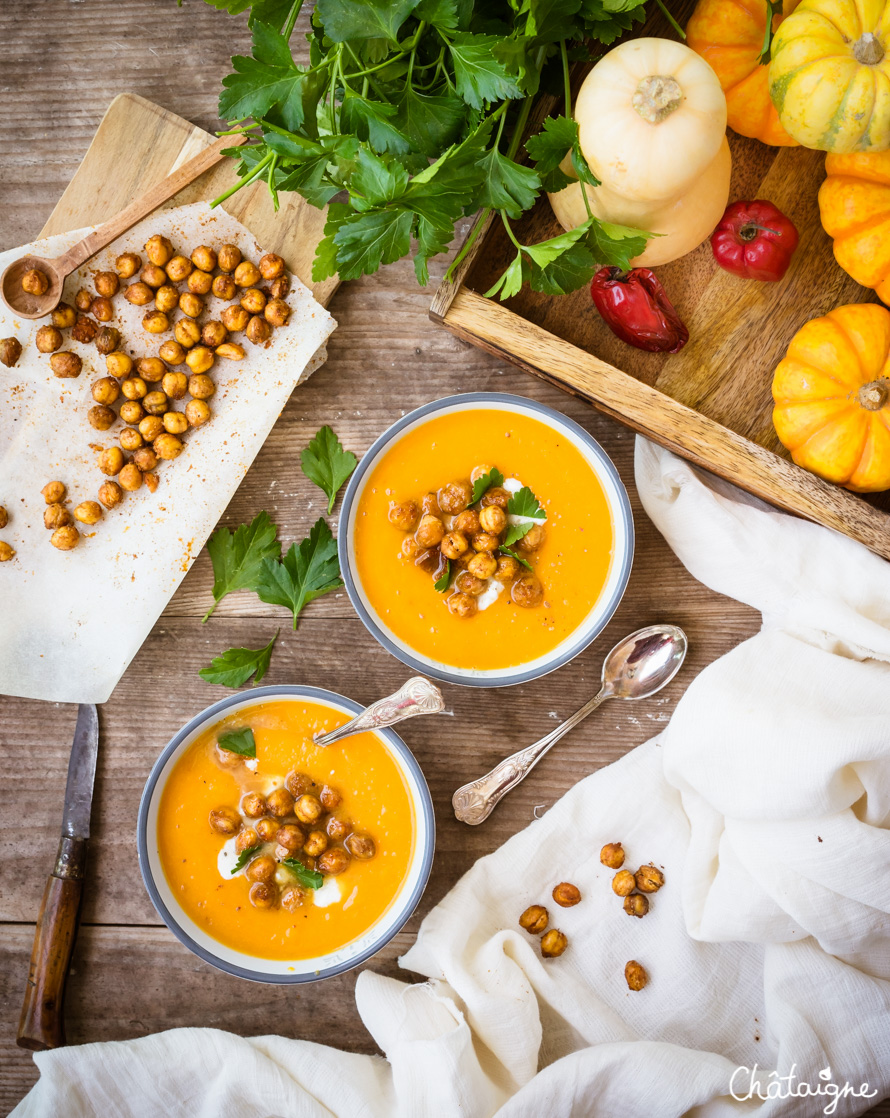 Soupe de butternut aux pois chiches rôtis