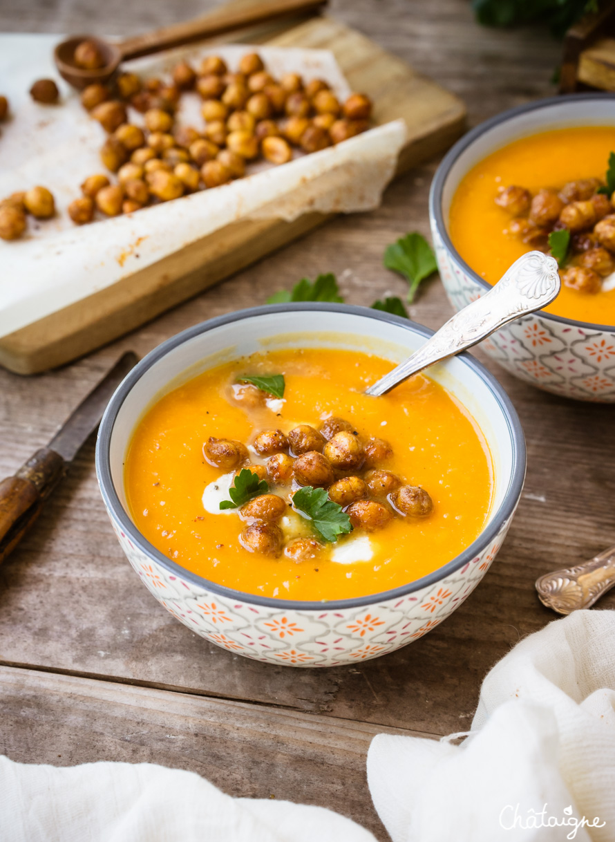 Soupe de butternut aux pois chiches rôtis