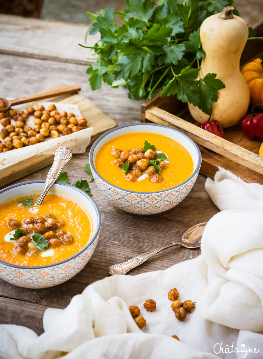 Soupe de butternut aux pois chiches rôtis