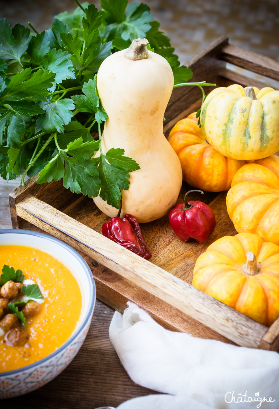 Soupe de butternut aux pois chiches rôtis