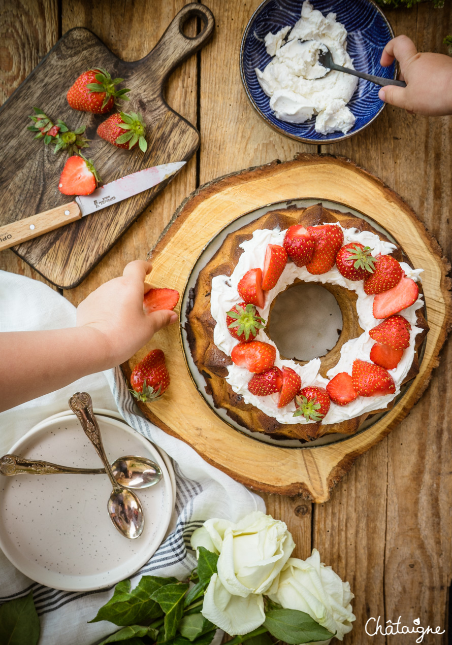 Bundt cake fraises-rhubarbe