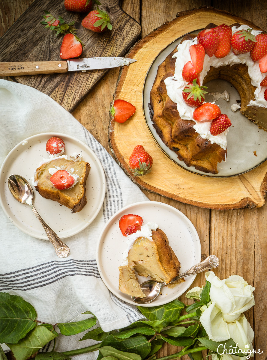 Bundt cake fraises-rhubarbe