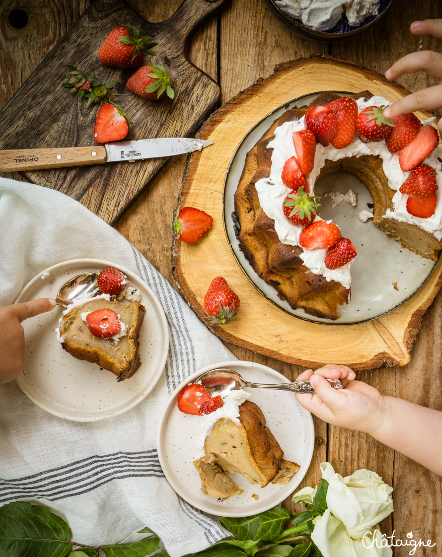 Bundt cake fraises-rhubarbe