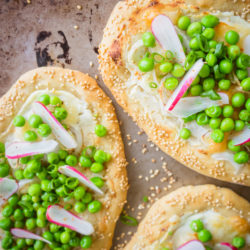 Pizzas aux petits pois et scamorza