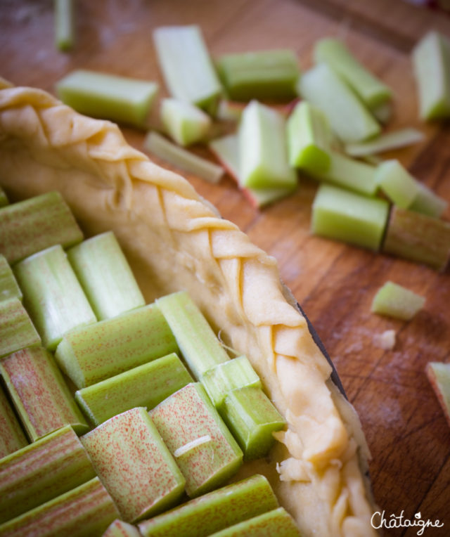 Tarte à la rhubarbe et noix de coco